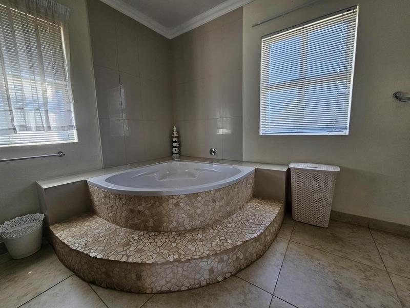 3 Bedroom Property for Sale in Sandy Point Western Cape